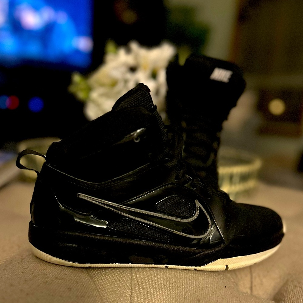 Boys Nike Team Hustle Size 6Y